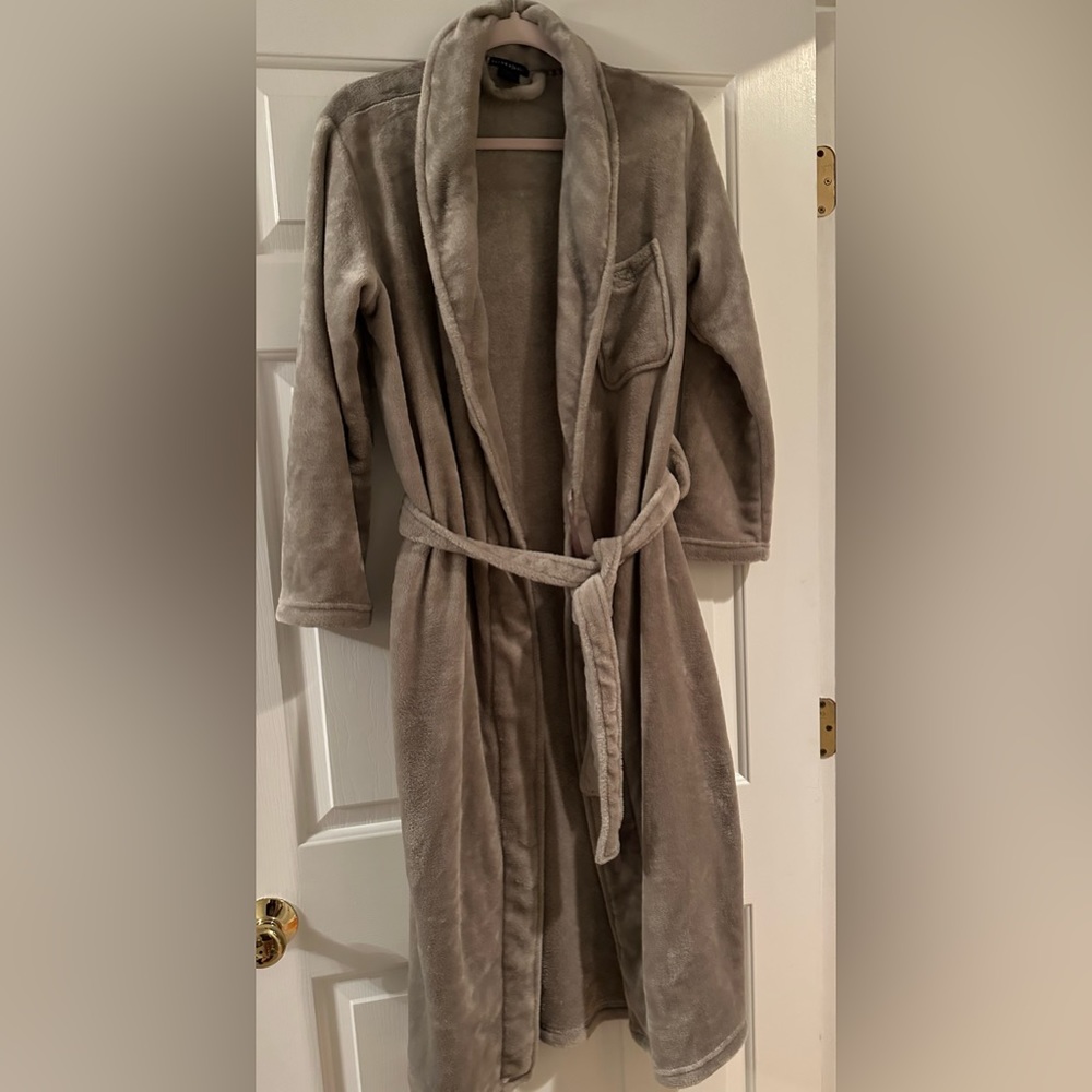 Grey, Small Robe!! Perfect for a spa day, or relaxing! So soft!